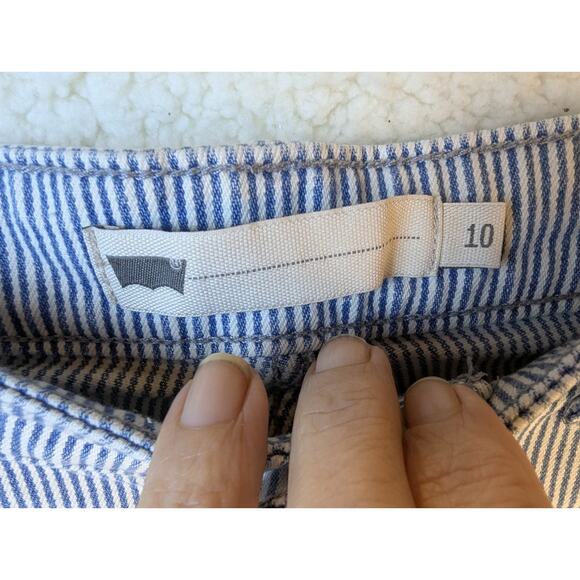 Levi’s Pinstripe Seersucker Bermuda Shorts Blue White Women’s Size 10 Waist - Picture 2 of 9